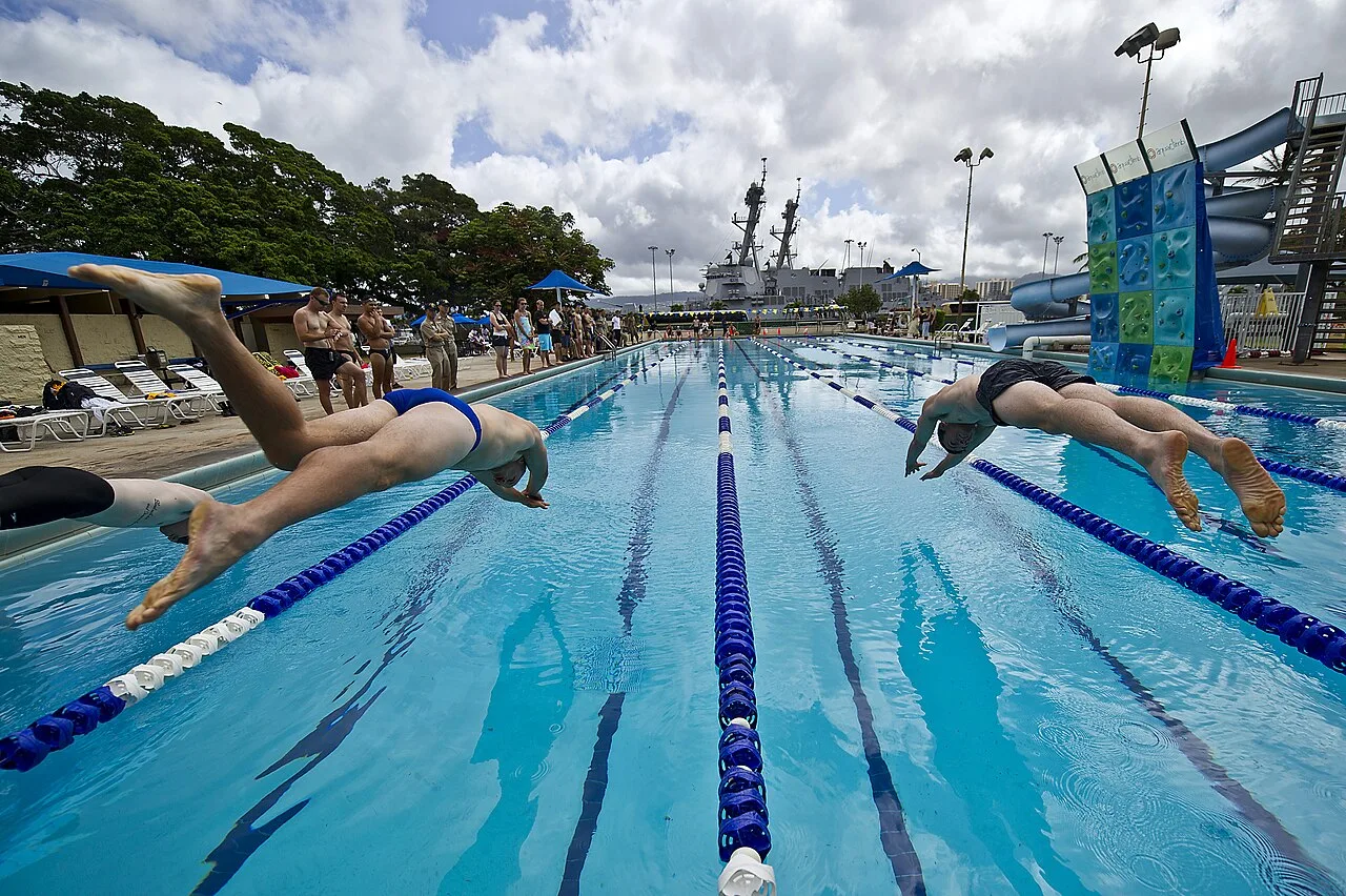 Les coulées en natation : gagner du temps sans nager
