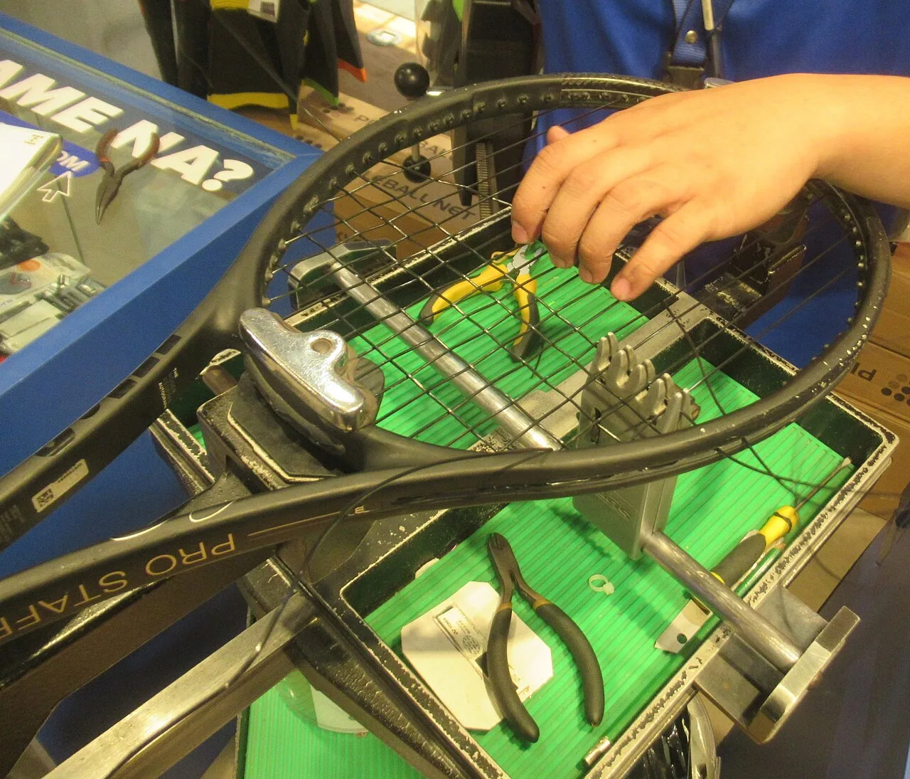 Cordage de tennis : quelle tension, et quand recorder sa raquette ?