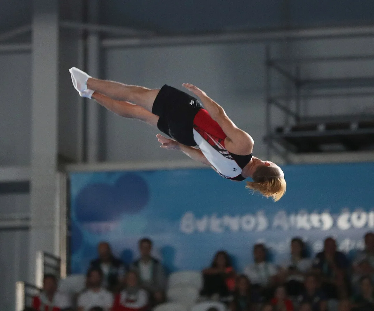 Le trampoline : figures, règles et sécurité