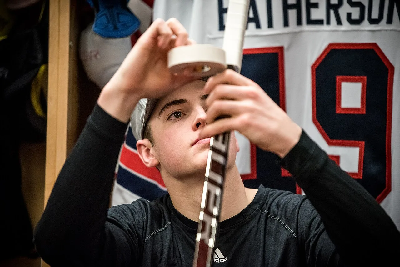 Comment mettre du tape sur sa crosse de hockey ?